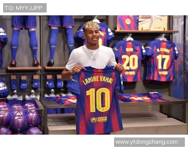 颠覆足球明星的传奇故事与影响力解析，探索他们如何改变了足球的面貌